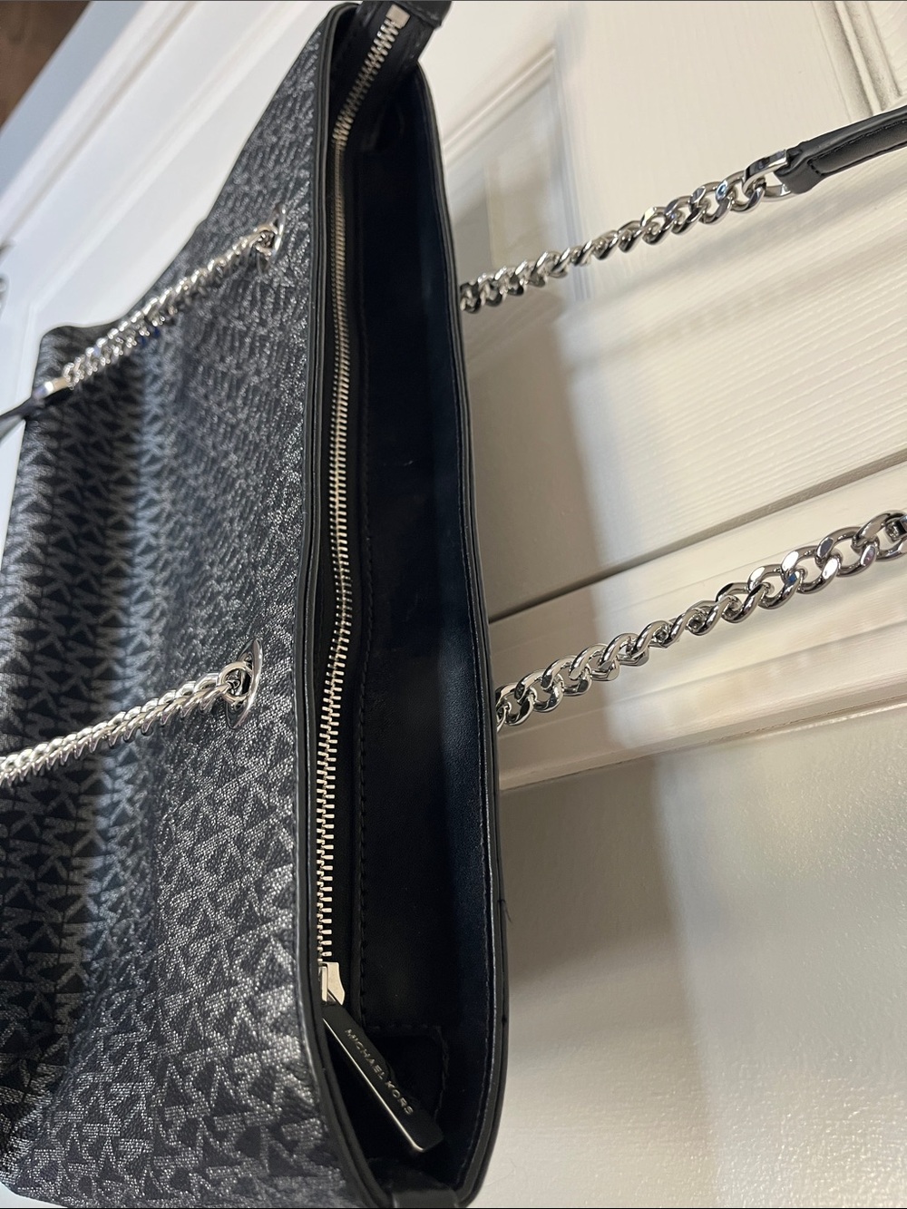 Michael Kors Black/Gray Signature Logo Tote with Chain-Strap excellent condition - Picture 14 of 16